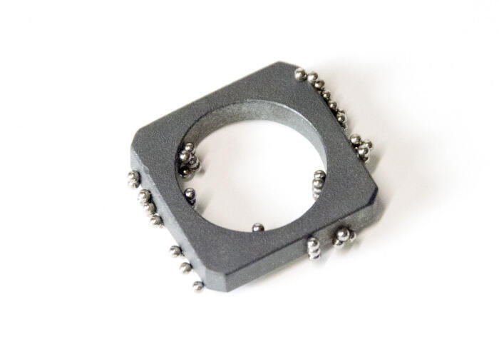 Ring magnetisch met balletjes