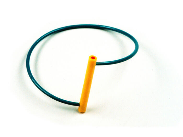 Armband cirkelvormig met een geel buisje