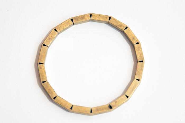 Armband van vierkante gouden buis