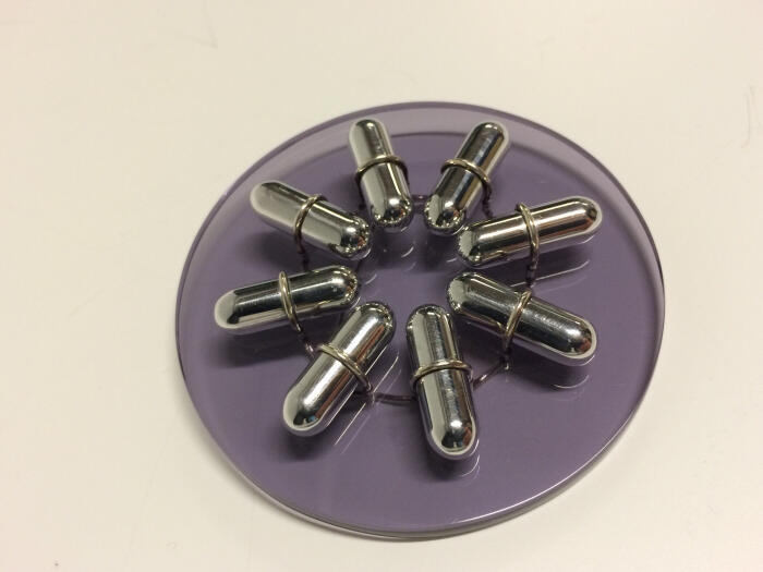 Pill-Roulette-broche