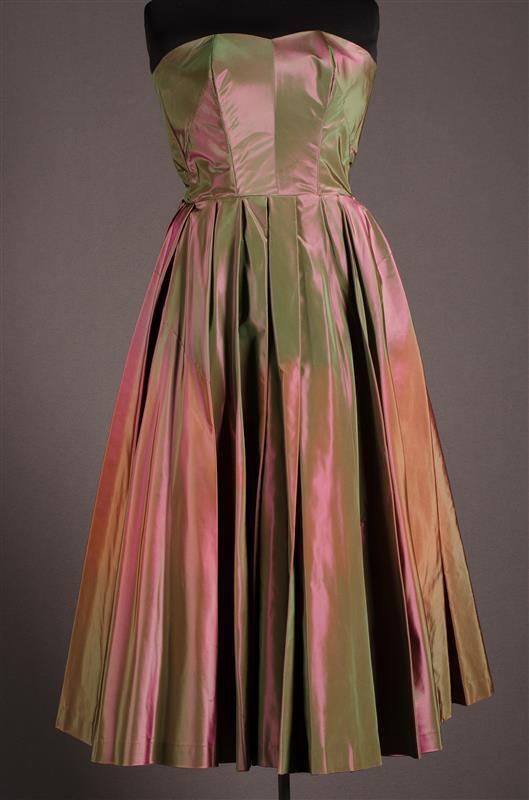 Cocktailjurk met petticoat behorend bij ensemble