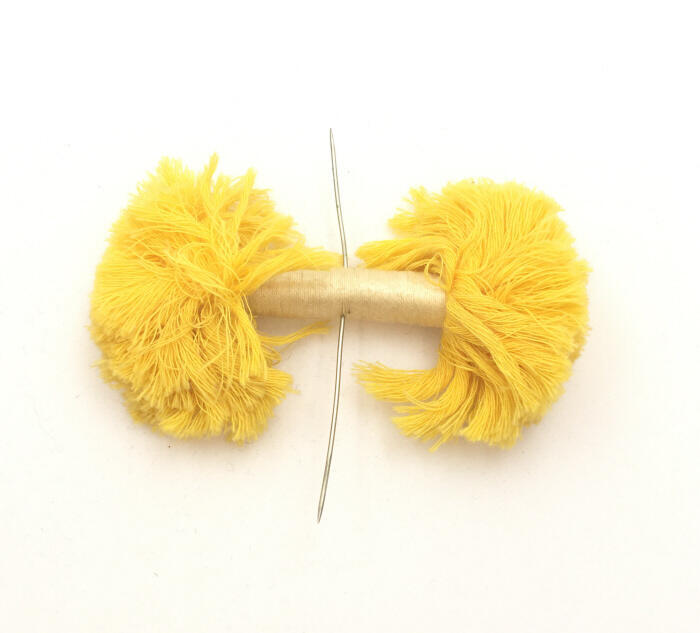 Broche van omwonden streng draad 