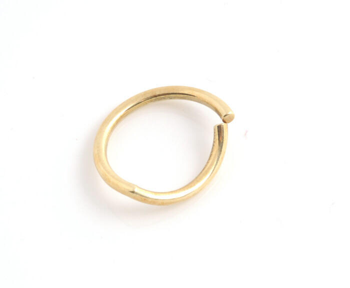Ring van gebogen gouddraad