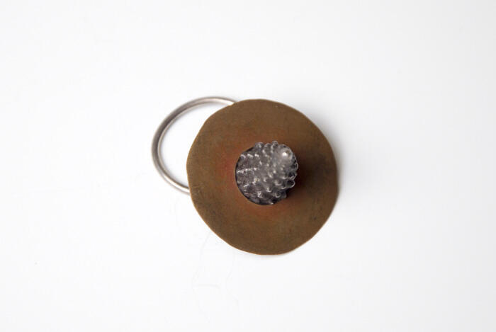 Ring met cirkel en kegelvorm