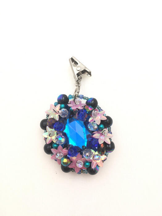 Broche met bloemen
