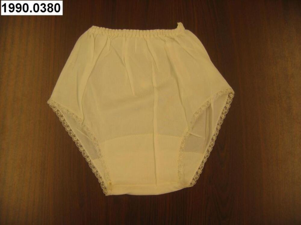 Onderbroek in witte nylon