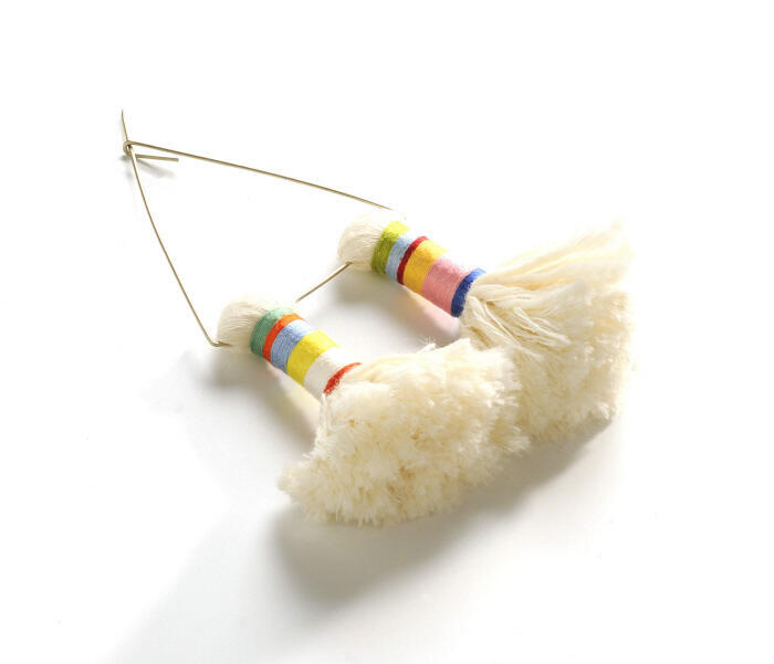 Broche van twee strengen omwonden draad