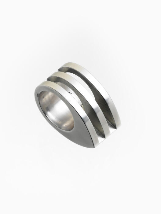 Ring met twee uitsparingen