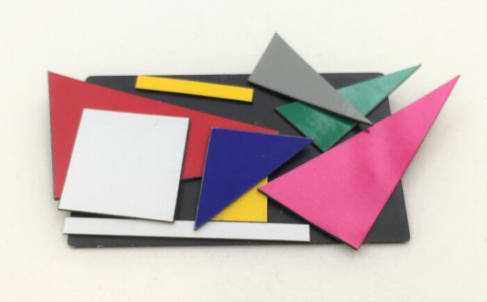 Broche met geometrische vormen