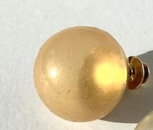 Broche met bol van siliconenrubber en bladgoud