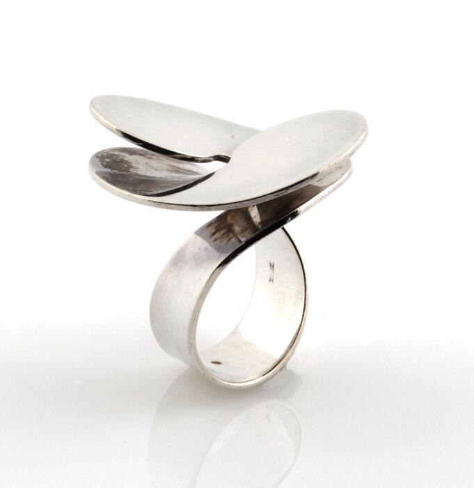 Ring met ronde vormen