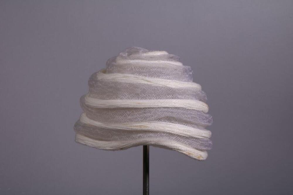 Tulband in crèmekleurige transparante nylon