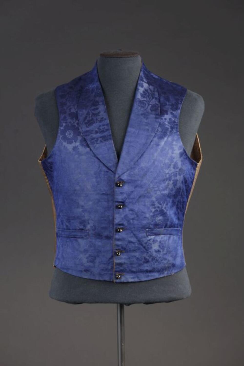 Gilet in kobaltblauwe zijde versierd met florale motieven in damast