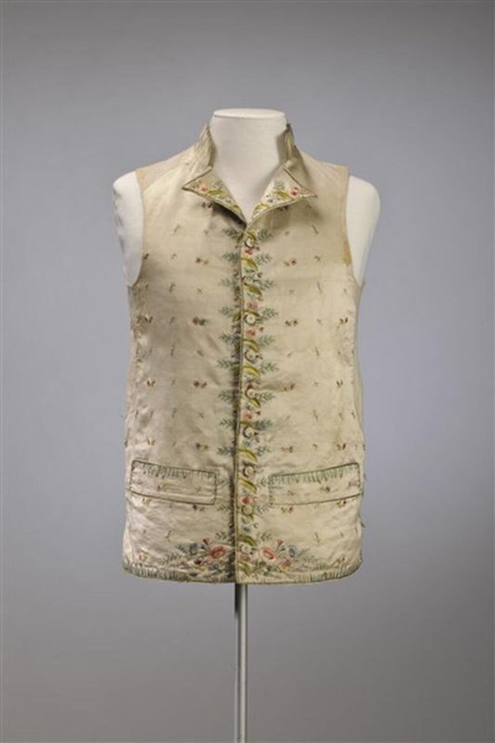 Gilet in ecru satijn met geborduurde bloemen