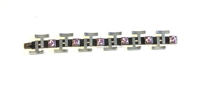 Armband met T-vormen en emaille