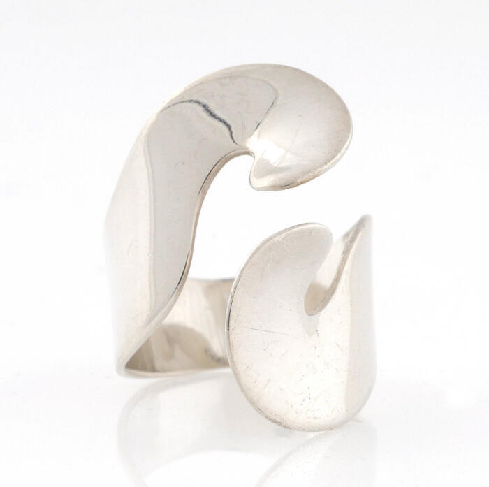 ring met organische vormen