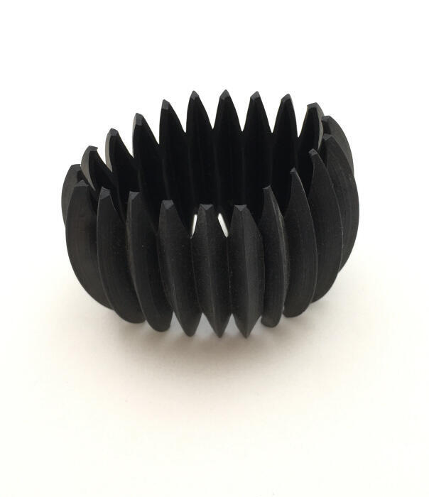 Armband van zwart rubber 