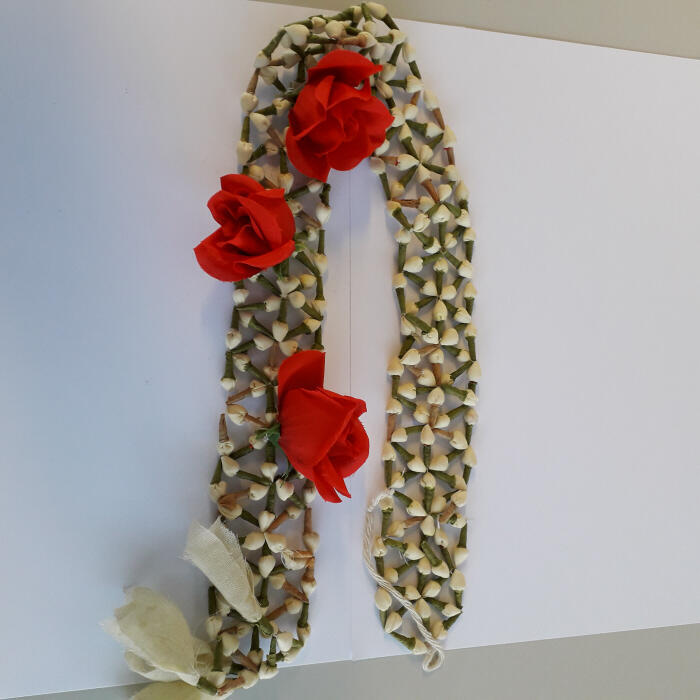 Slinger met bloemen