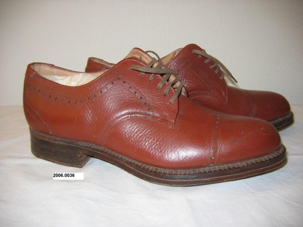Brogues in bruin leer