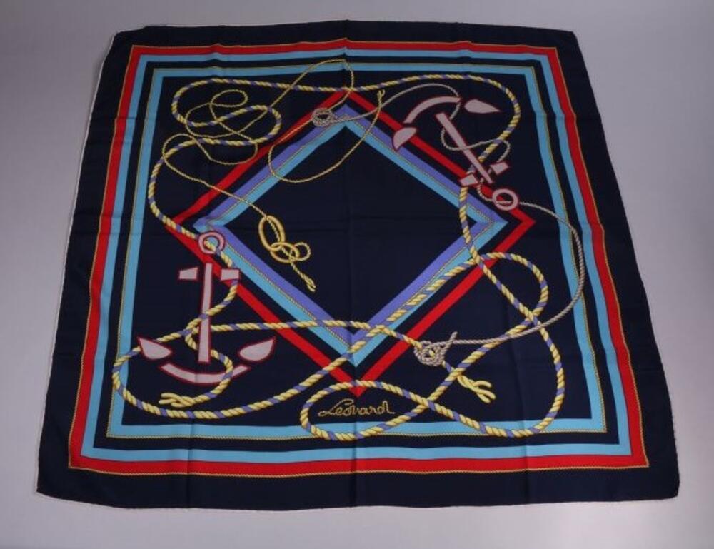 Foulard in donkerblauwe zijde met print