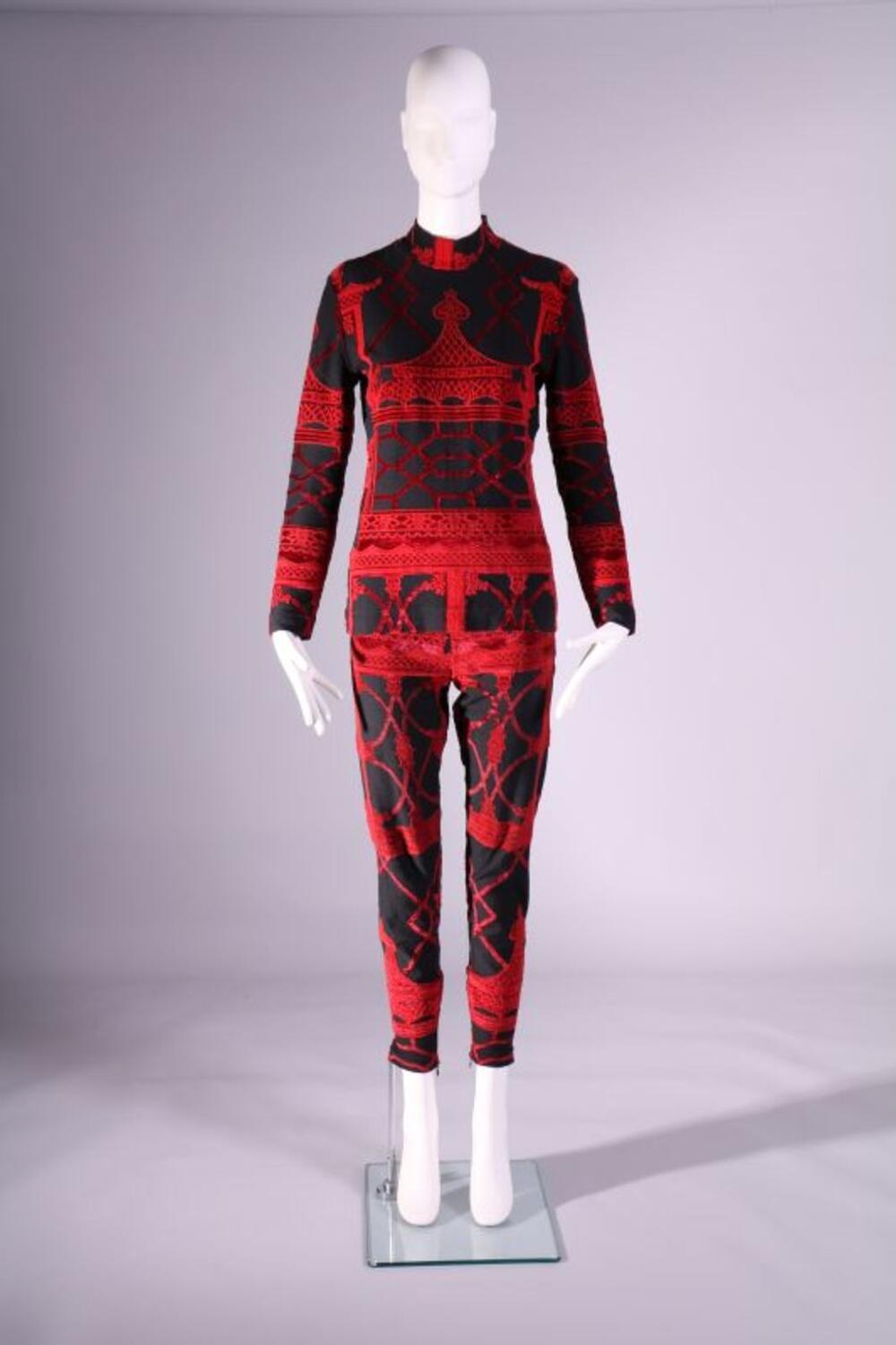 Catsuit in zwart tricot met rode motieven