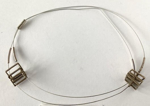 Ketting met zes vierkanten