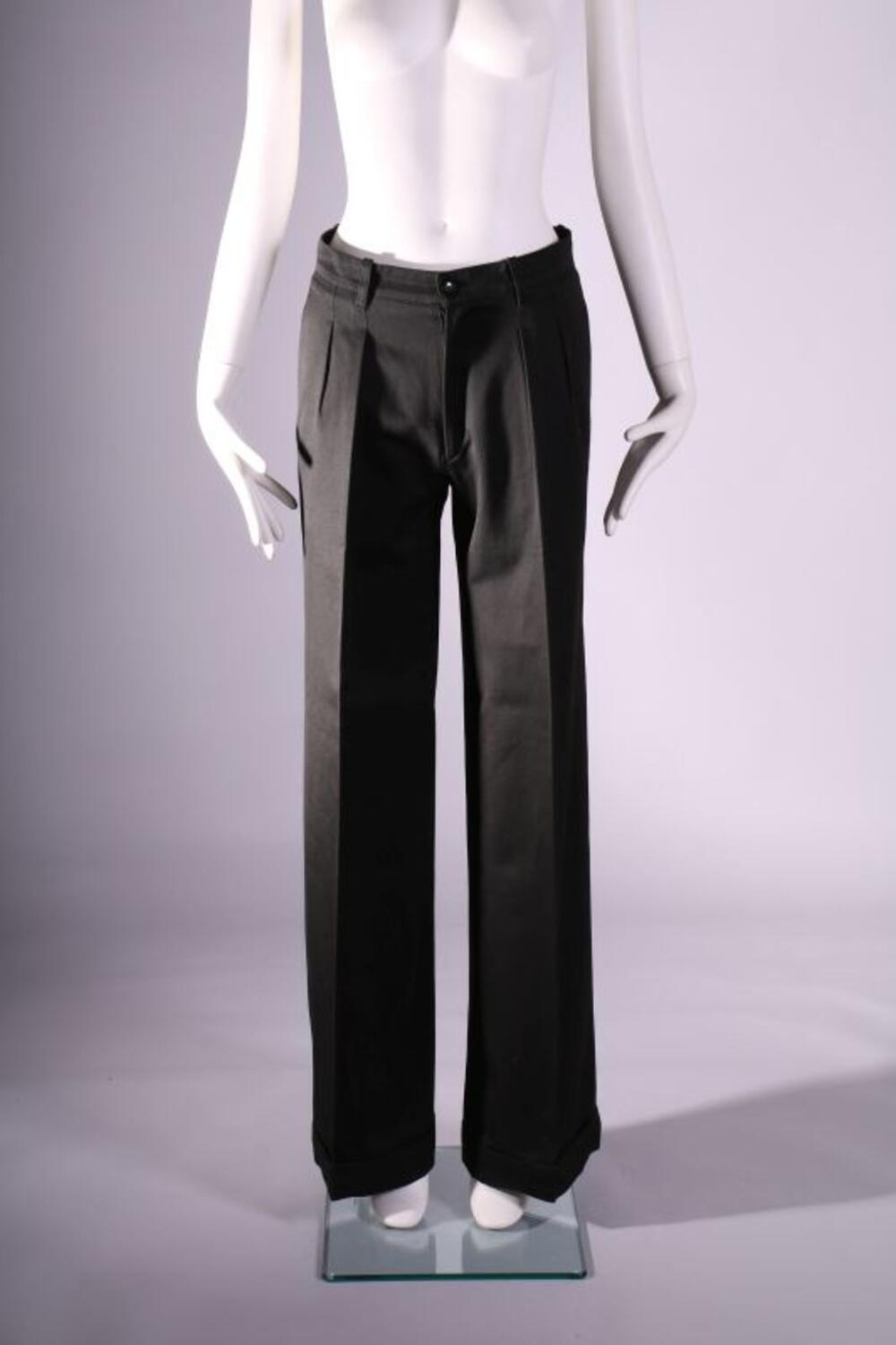 Broek in zwarte gabardine met brede pijpen