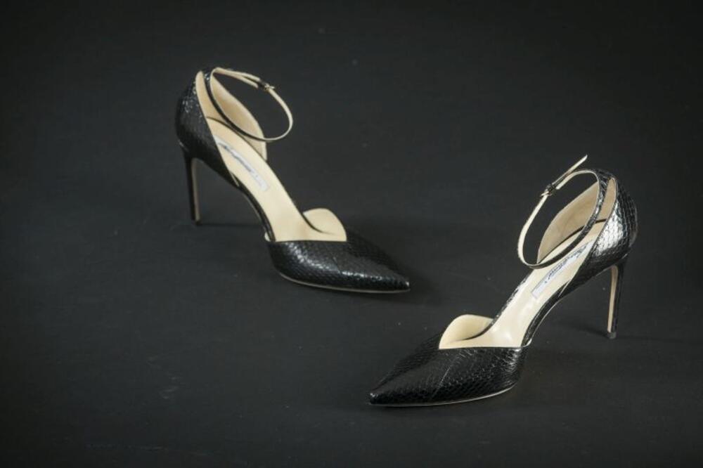 Ensemble bestaande uit pumps, schoenendoos, zak en hakken