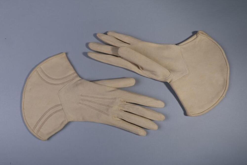 Handschoenen in beige vilt met waaiervormige polsboorden