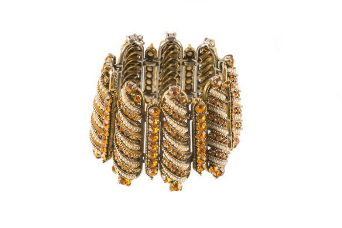 Armband met oranje stenen en imitatieparels