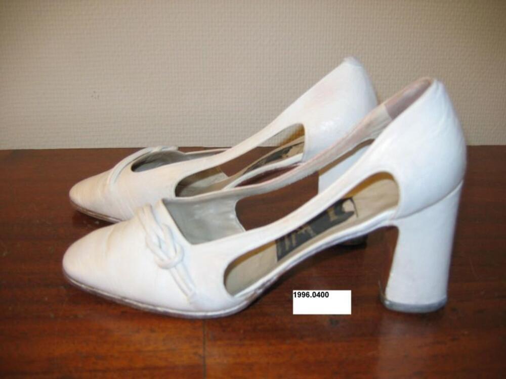 Pumps in wit geitenleer