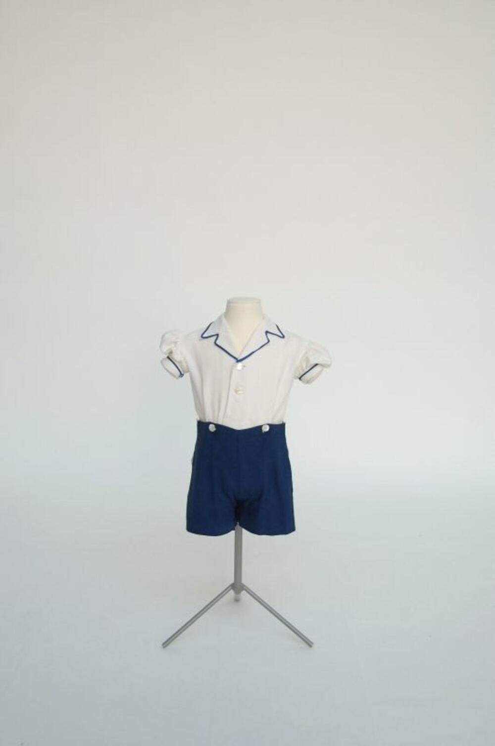  Pakje in blauw en wit linnen blouse