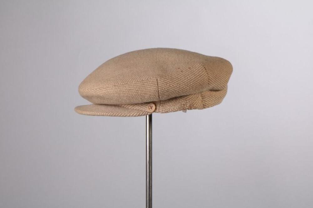 Pet in beige en ecru gestreepte wol