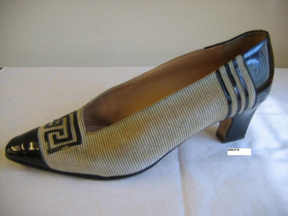 Pumps in gestreepte stof en zwarte lakleer