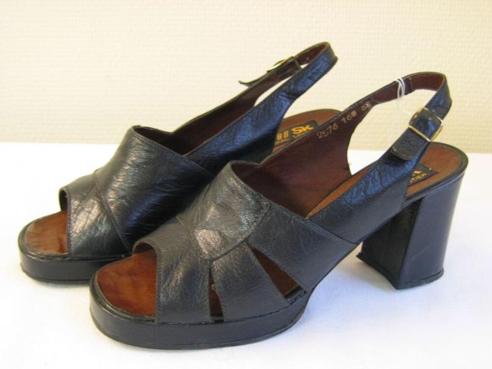 Sandalen in zwart leer