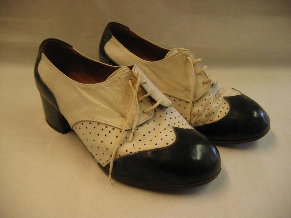 Veterschoenen in donkerblauw en wit leer