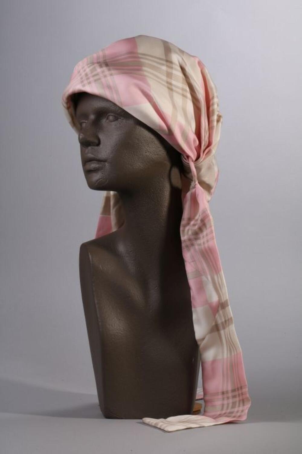Hoofddoek in synthetisch mengweefsel met ruitpatroon