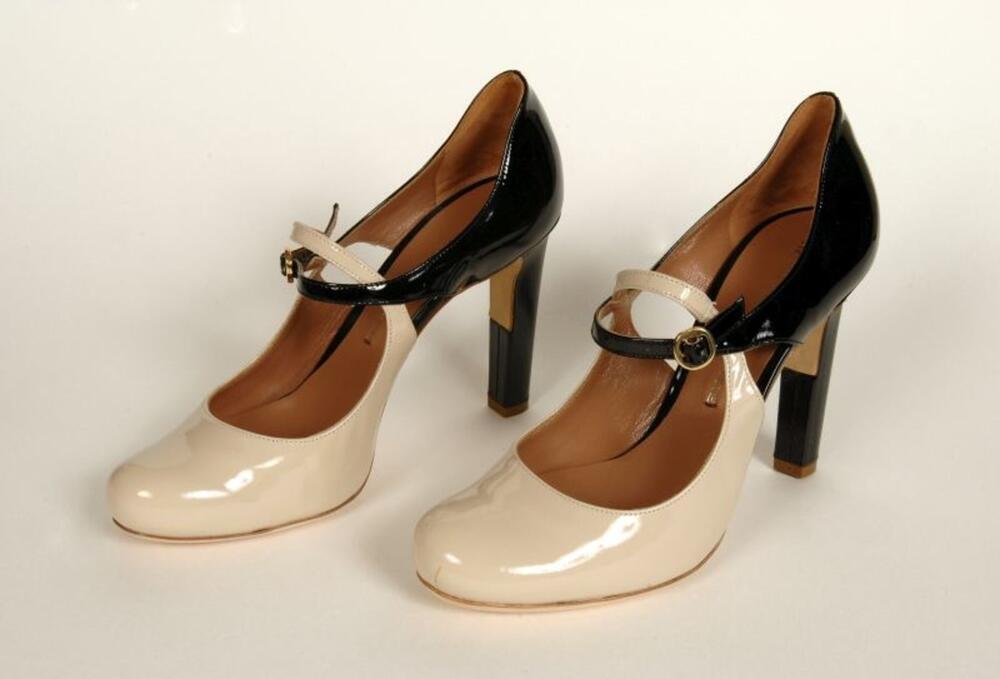 Schoenen in beige en zwart lakleer