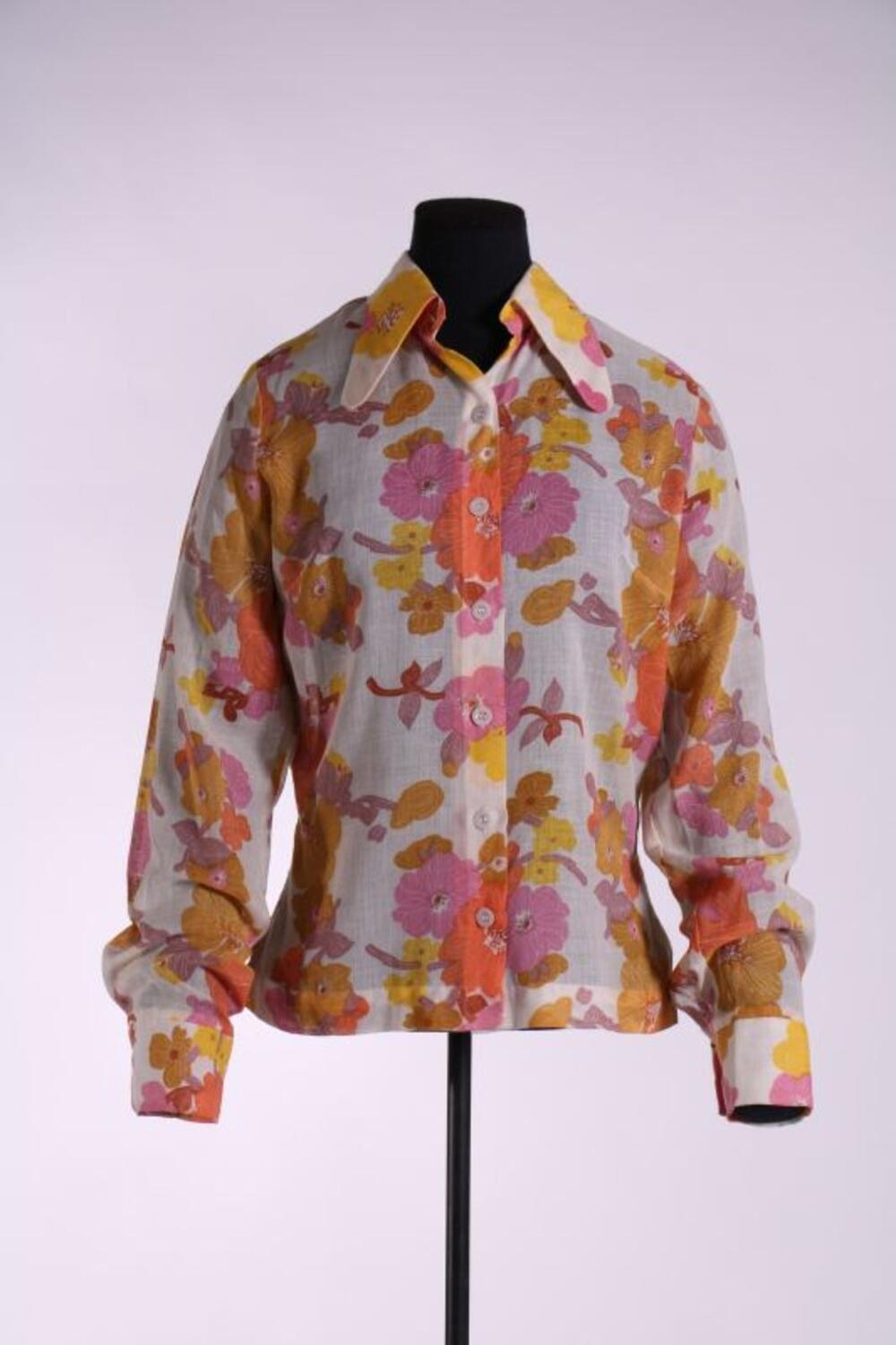Overhemdblouse in linnen bedrukt met bloemenmotief