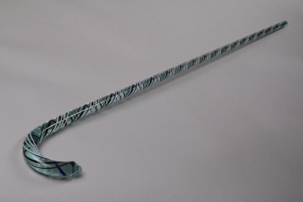 Wandelstok in lichtblauw glas