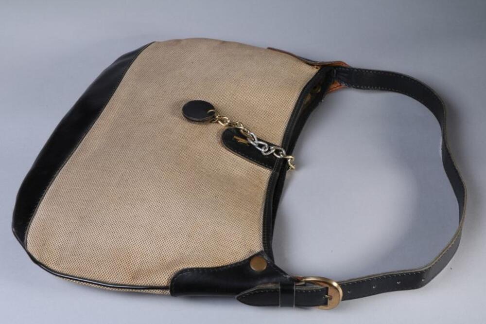 Handtas in ecrukleurig stof en zwart leer