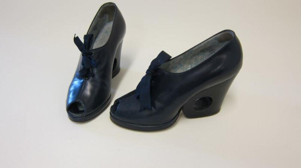 Schoenen in donkerblauw leer