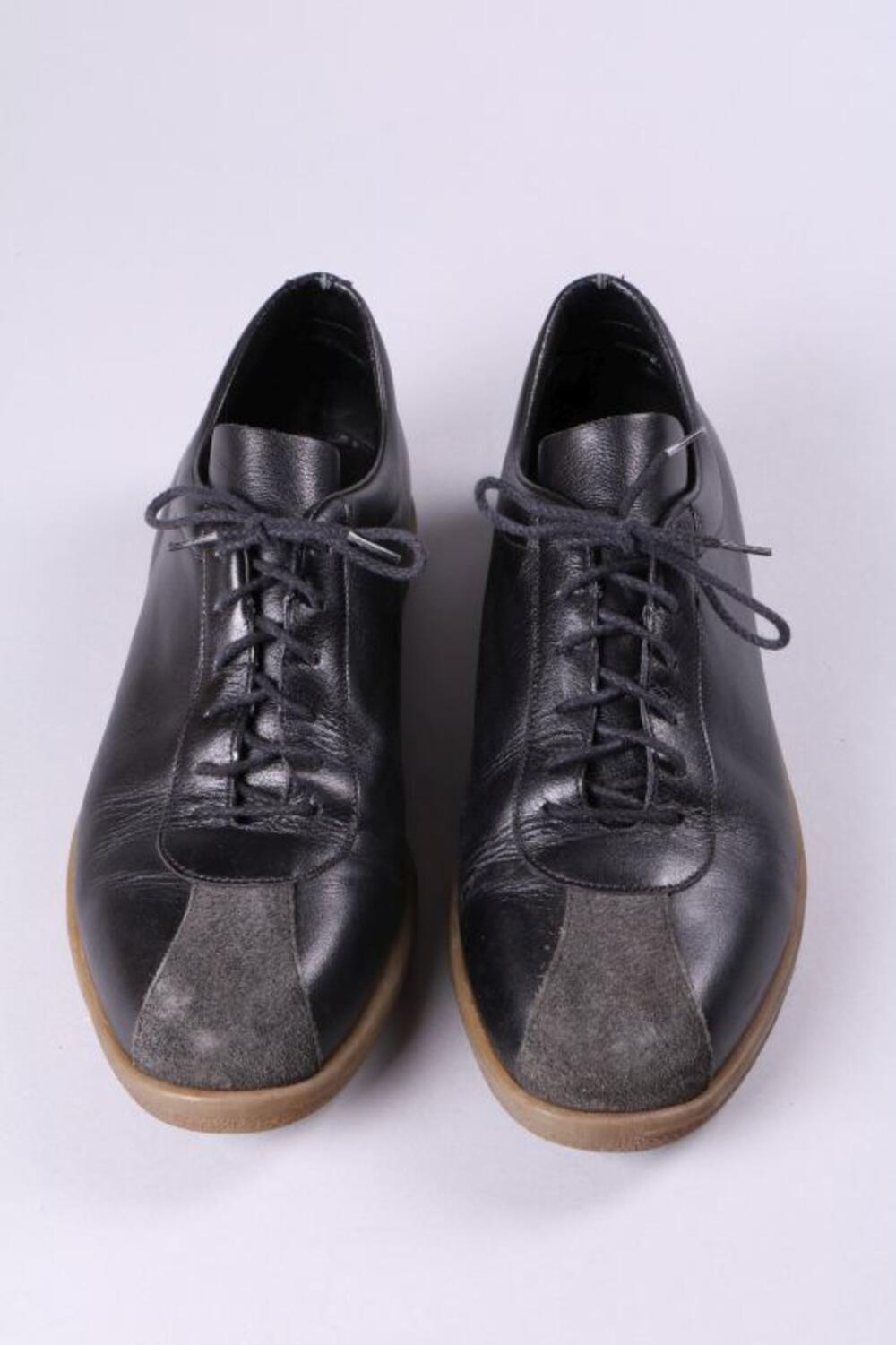 Schoenen in zwart leer en grijze suède