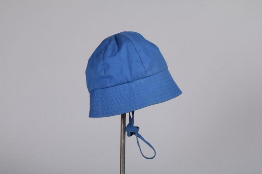 Hoed in helblauwe gabardine