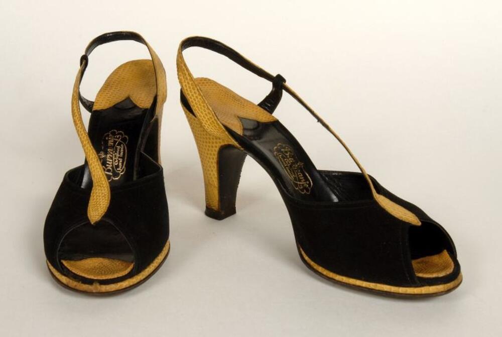Sandalen in zwarte suède en goudkleurig slangenleer