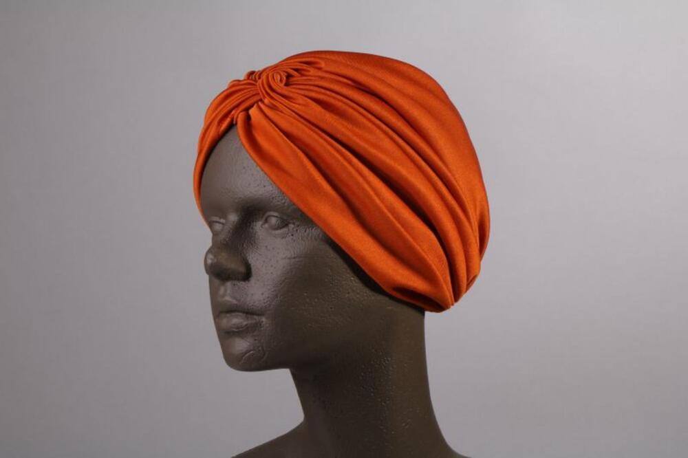 Tulband in oranjekleurige polyester met drapage