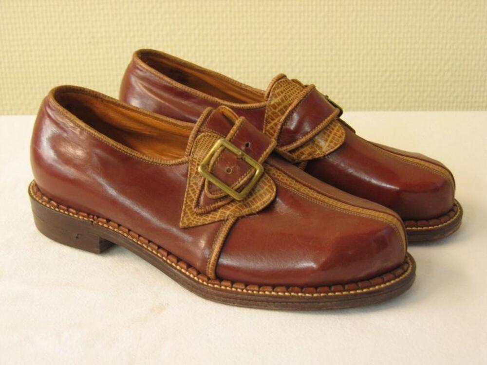 Schoenen in roestbruin leer met accenten in beige reptielmotief en gesp