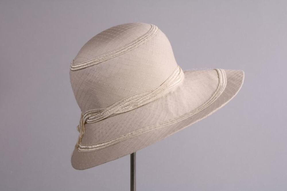 Hoed in beige stof