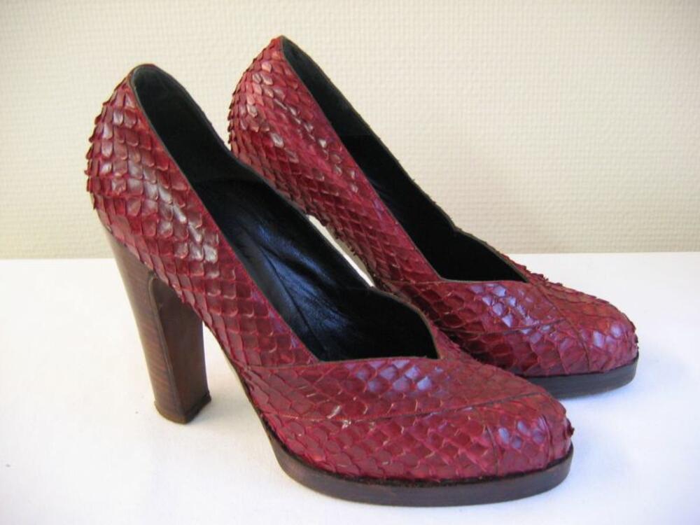 Pumps in bordeaux reptielleer