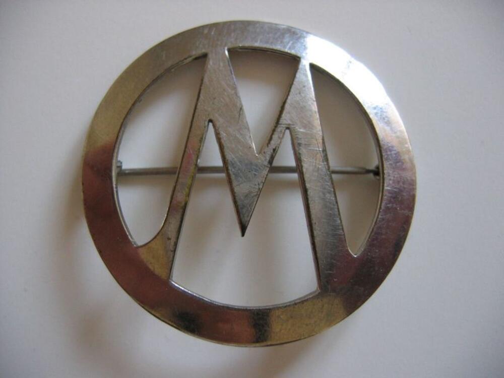 Broche in zilverkleur